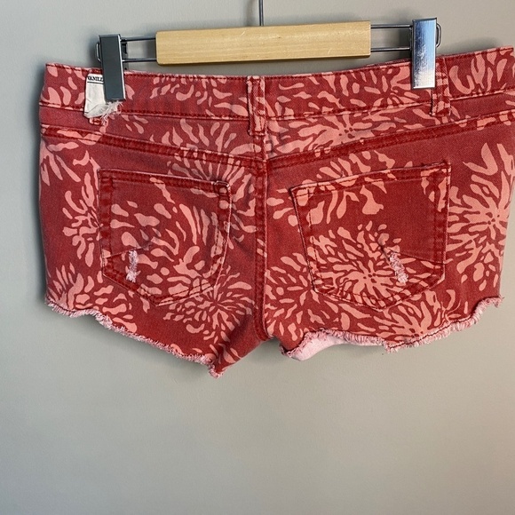 Vanilla Star‎ Women's Denim Pink Print Cut-off Shorts Size 11 - Picture 4 of 12